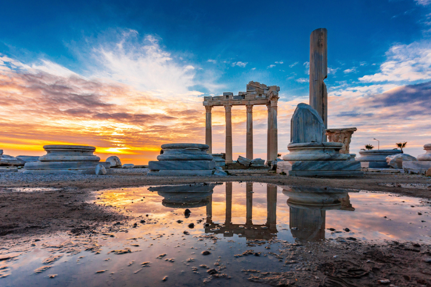 How Women Ruled the Ancient World of Greece – Through Pythia, the Oracle at Delphi