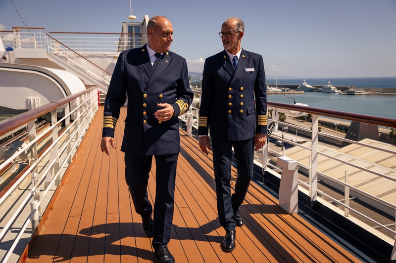 Holland America Celebrates Grand Voyages with Ship Meet in Barcelona – Cruise Industry News