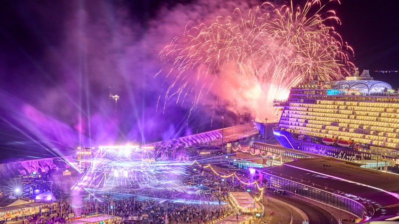 Robbie Williams Headlines Mein Schiff Relax Christening in Málaga – Cruise Industry News